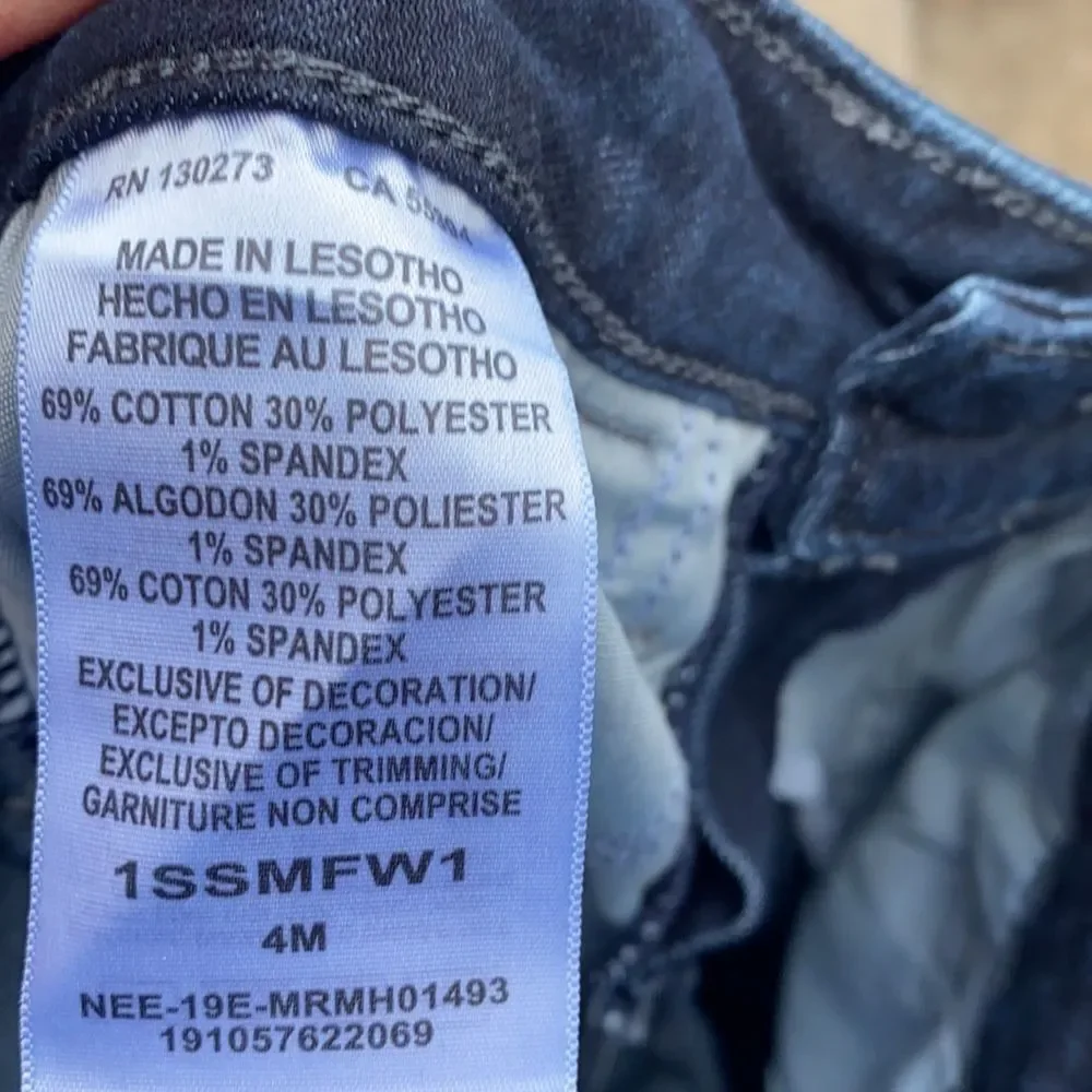 Lee mid rise skinny jeans sz. 4 medium